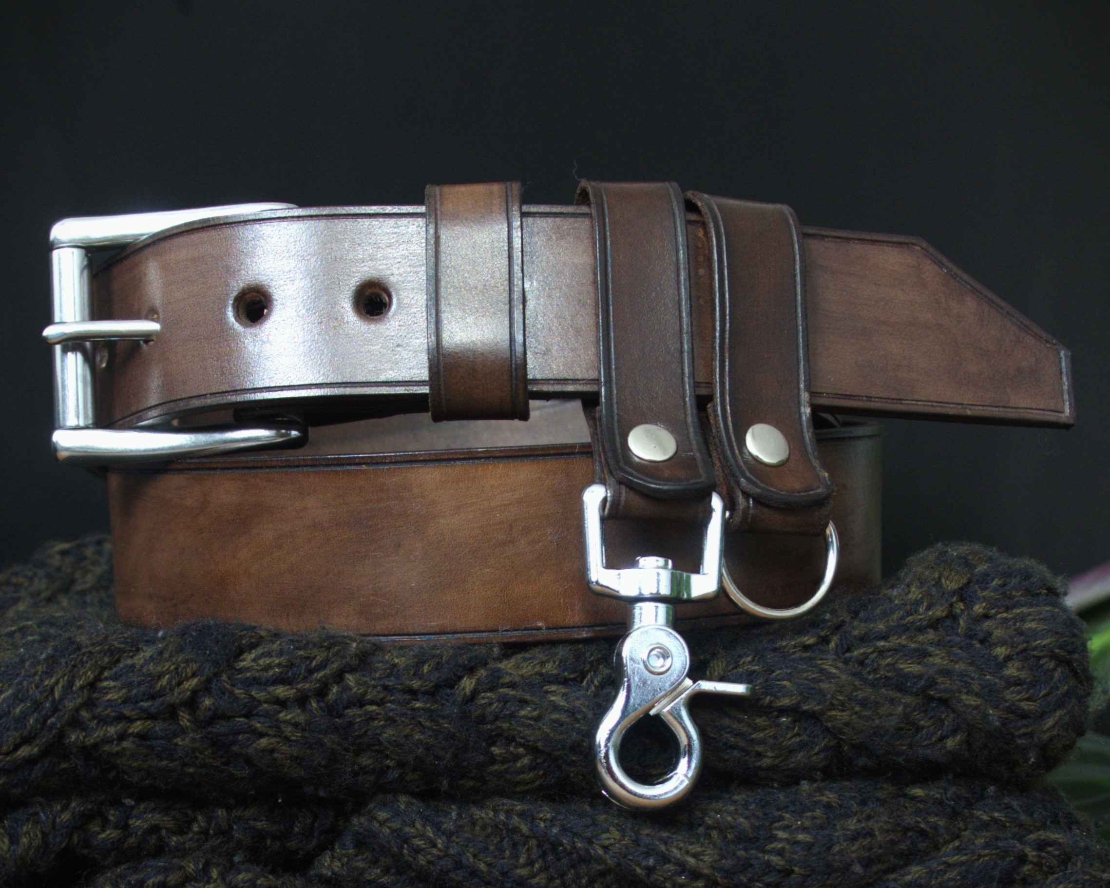 Outdoorové kožené opasky