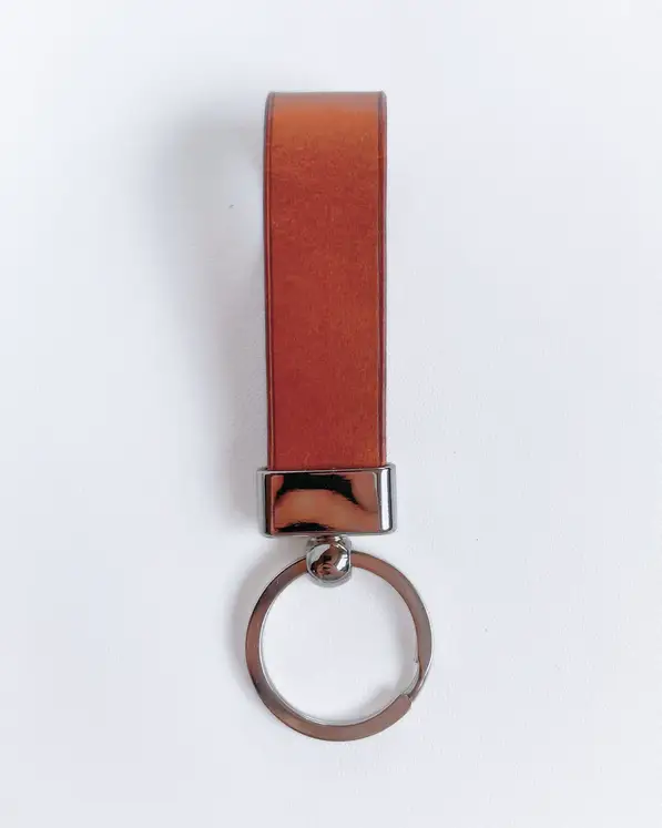 Svetlohnedá kožená kľúčenka