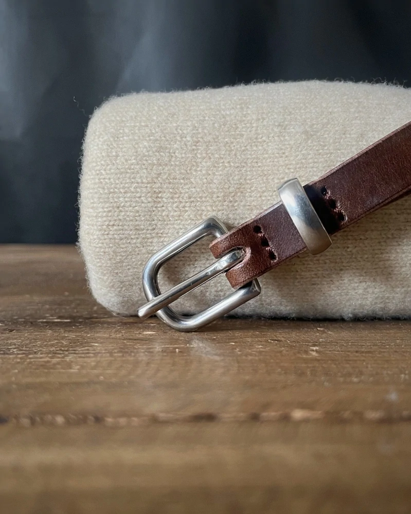 Dámsky tmavohnedý kožený opasok