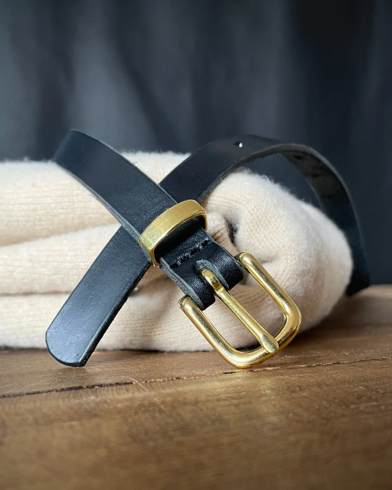 Dámsky čierny kožený opasok