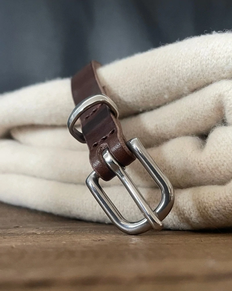 Dámsky tmavohnedý kožený opasok