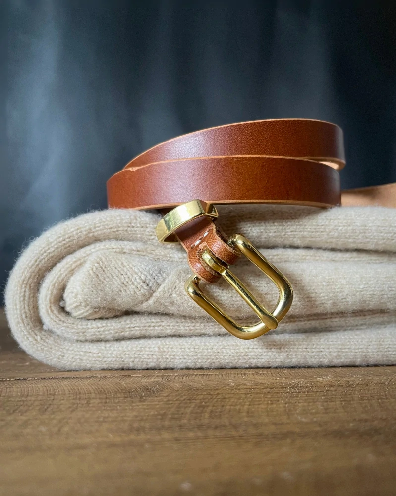 Dámsky svetlohnedý kožený opasok