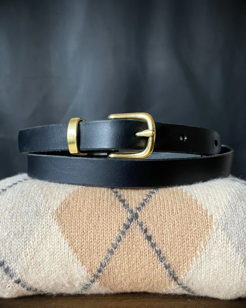 Dámsky čierny kožený opasok