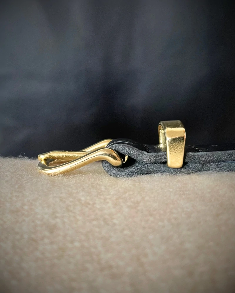 Dámsky čierny kožený opasok